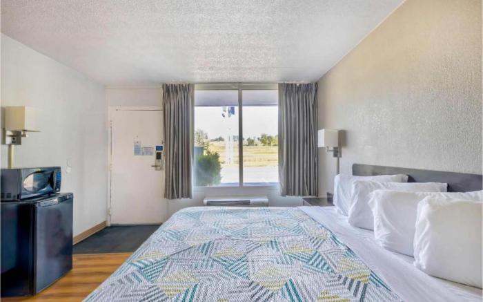 Studio 6  Mount Jackson, VA - Shenandoah