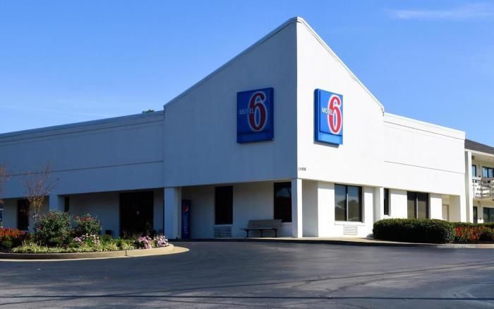 Super 7 Inn Tupelo