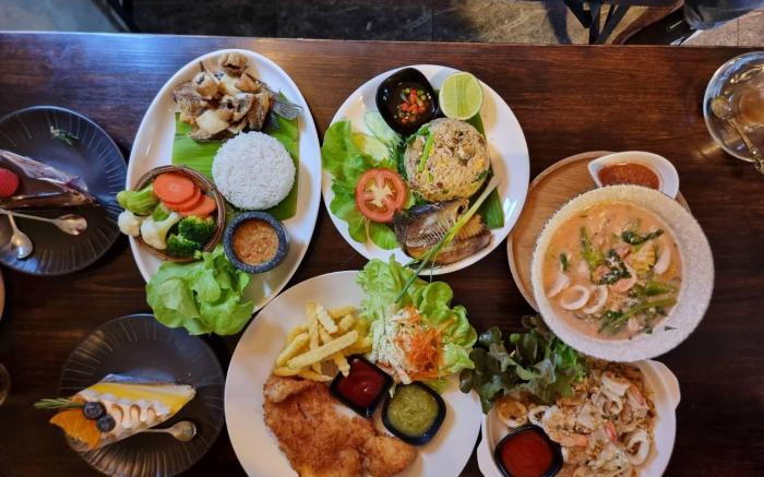 Loom Cafe Banrai ลูมคาเฟ่บ้านไร่