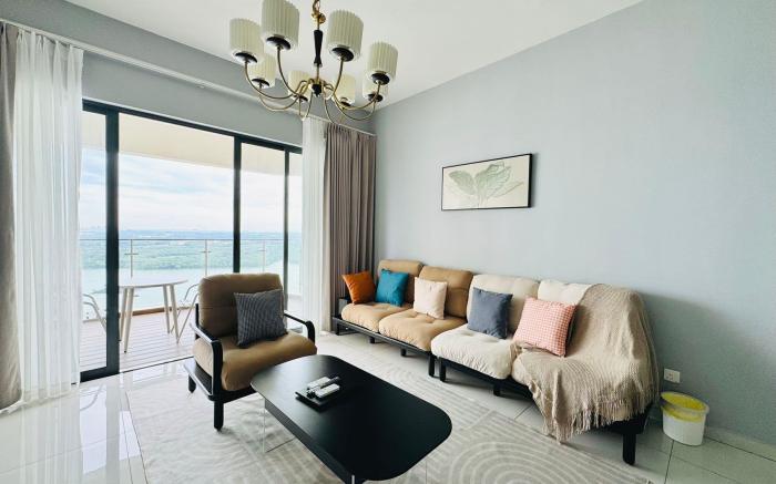 Danga Bay Seaview Laurel Blue Escape 