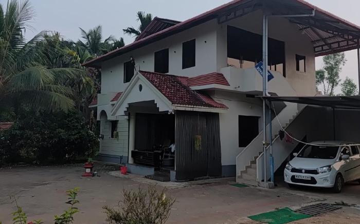 Suvarna TOURIST HOME