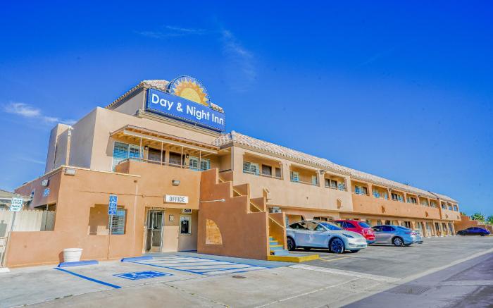 Day & Night Inn 