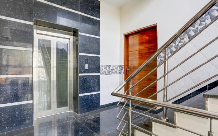 Hotel O The Param continental
