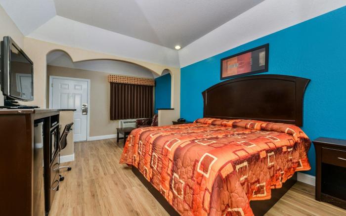 Scottish Inns and Suites Hwy 6 South