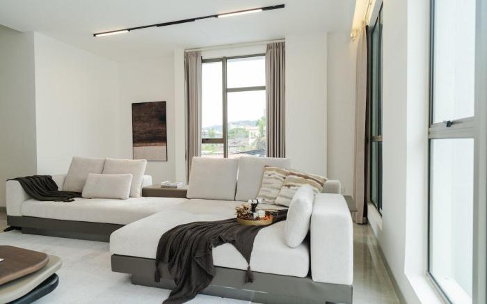 Georgetown Modern Brown-Colored 5BR 18pax Homestay