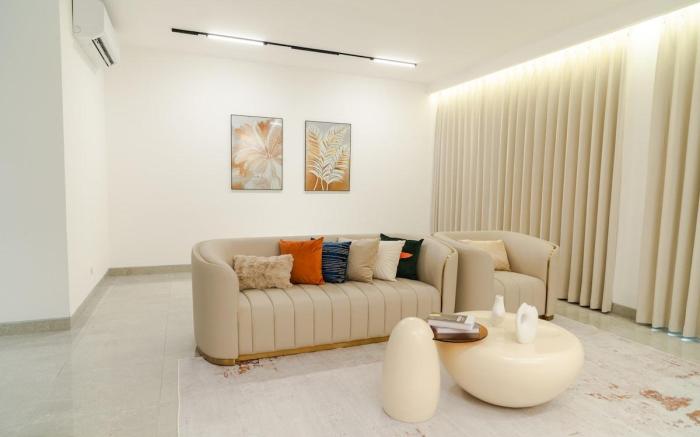 Georgetown Elegant Golden Jacuzzi 5BR 16pax Home