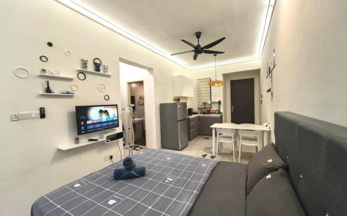 Summer Cozy Studio Room