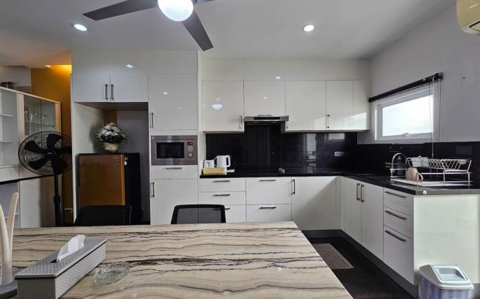 Modern 3-Bedroom Townhome Kamala