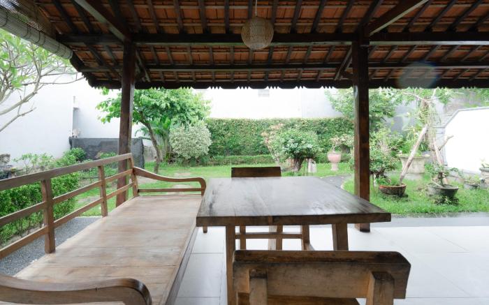 Urbanview Asung 2 Guesthouse near Canggu