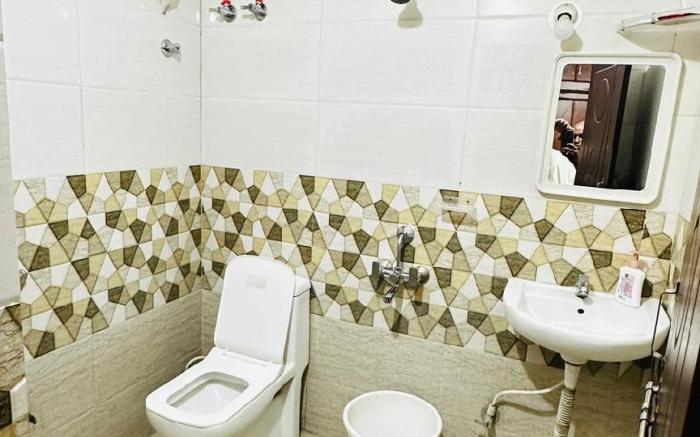 102 Fully Furnished 2BHK In Hafeezpet