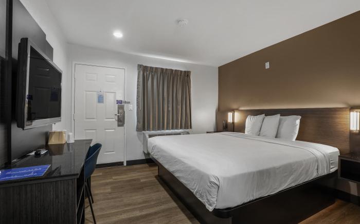 Studio 6  Suites Escondido, CA