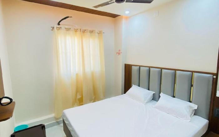 Gyanav Hotel and Restaurant 