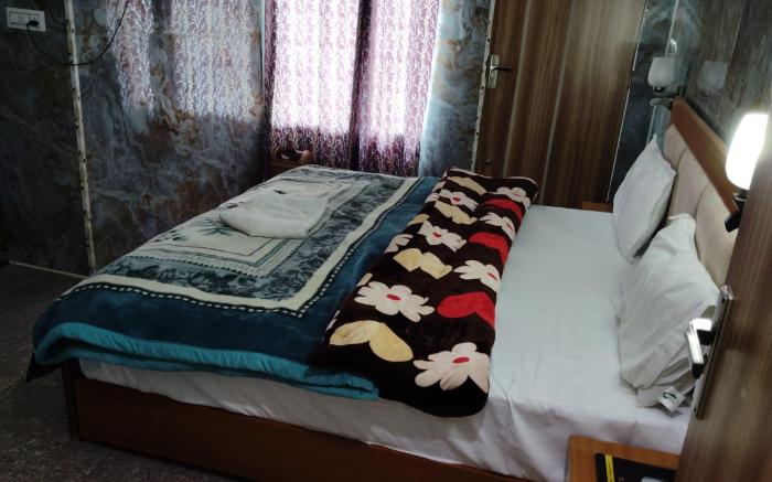 Neilkanth hotel dhanaulti 
