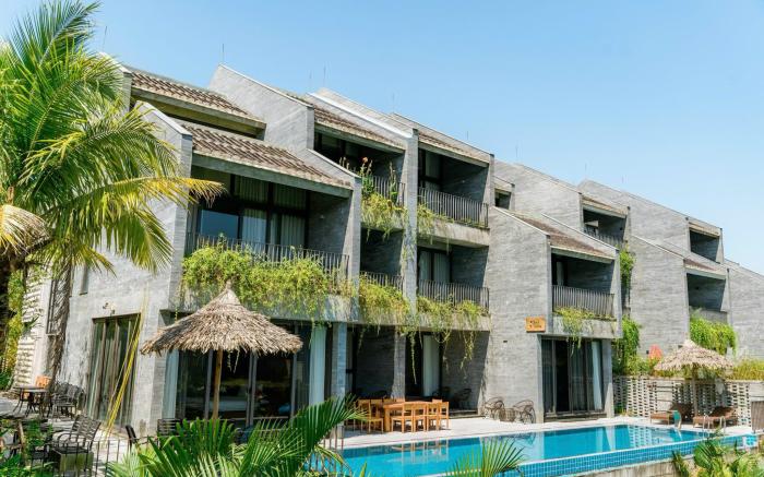 Gold  Riverside Apartment & Villa