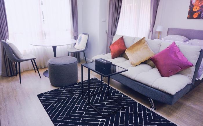 Cozy 1BR Pool Gym Balcony Walk To Central Festival