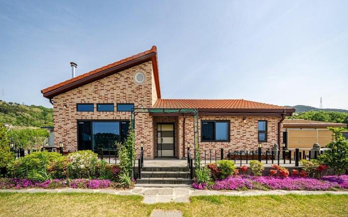 Cheongdo Peach Blossom Private Pension