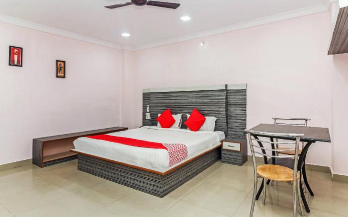 Hotel O M R residency