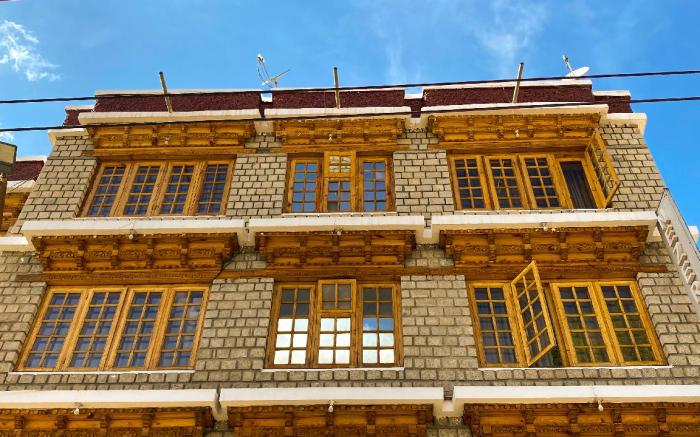 Nezer Hostel & Roof Top Cafe