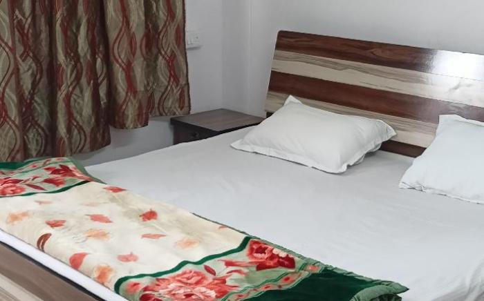 Viraj Cottage ( Near Ram Mandir )