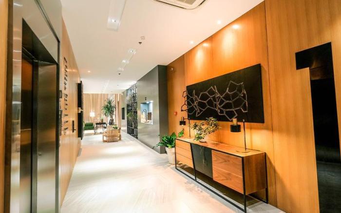 Avior Hotel