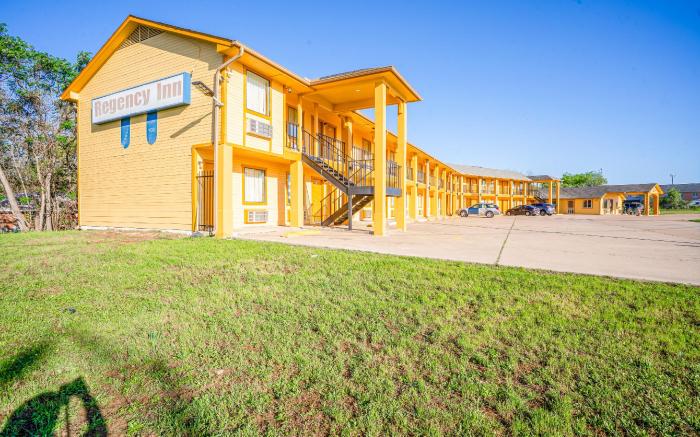 Regency Inn By OYO Rockdale TX