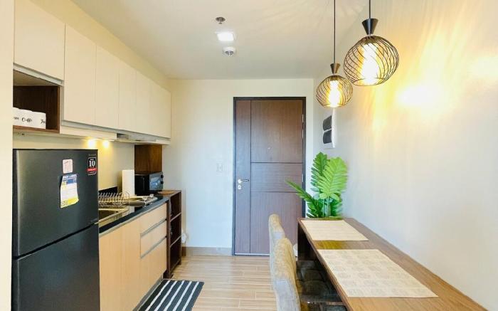 * *33 Elegant City Studio
