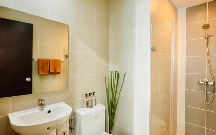 * *28 Central Location King Studio