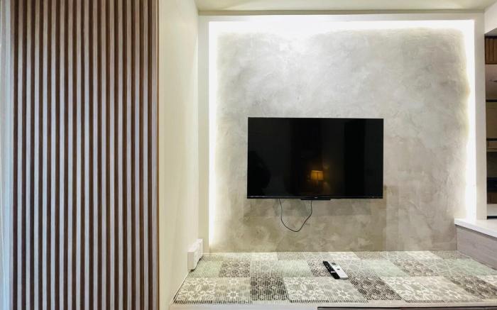 * *18 Warm Studio Oasis