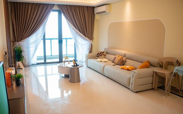 R&F 4BR Super Seaview Suite | Brown-Themed Level32