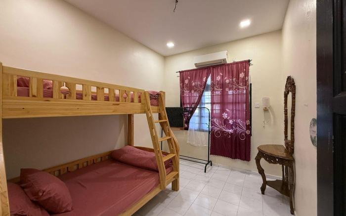 SAFFURA HOMESTAY MUAR