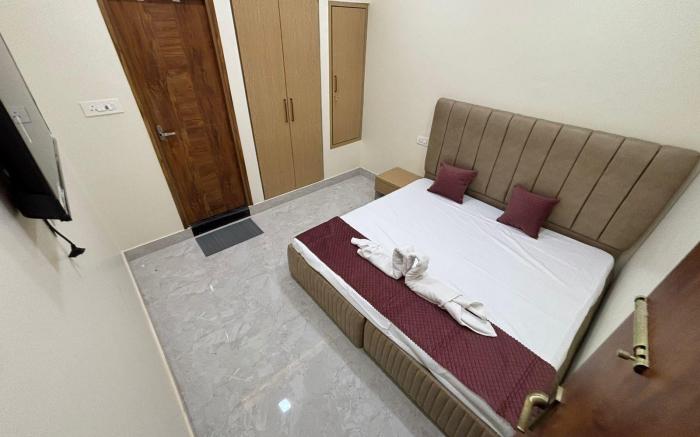 THE RAGHUVANSHI PAYING GUEST HOUSE