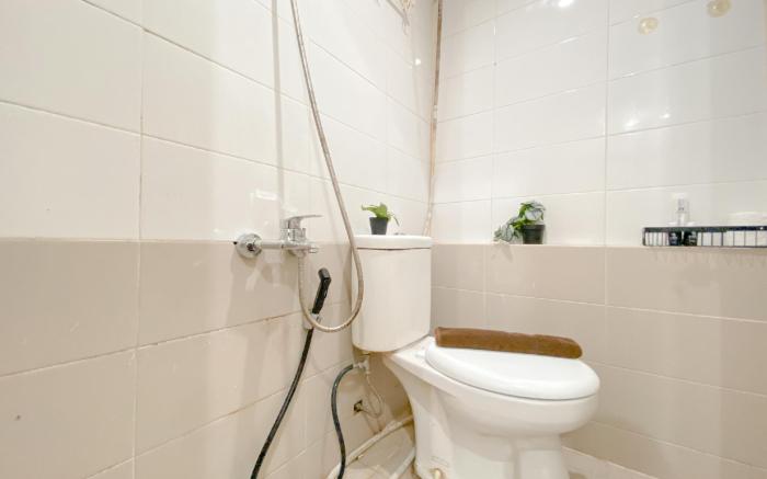 Comfy 1BR Apt Green Pramuka City By Travelio