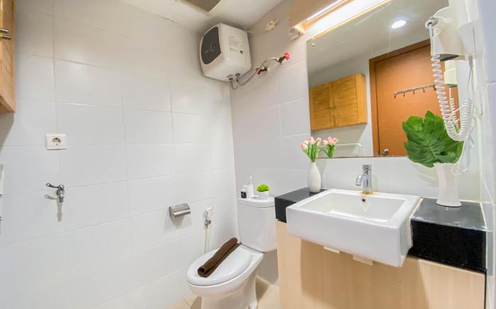 Homey Studio Apartment at Beverly Dago By Travelio