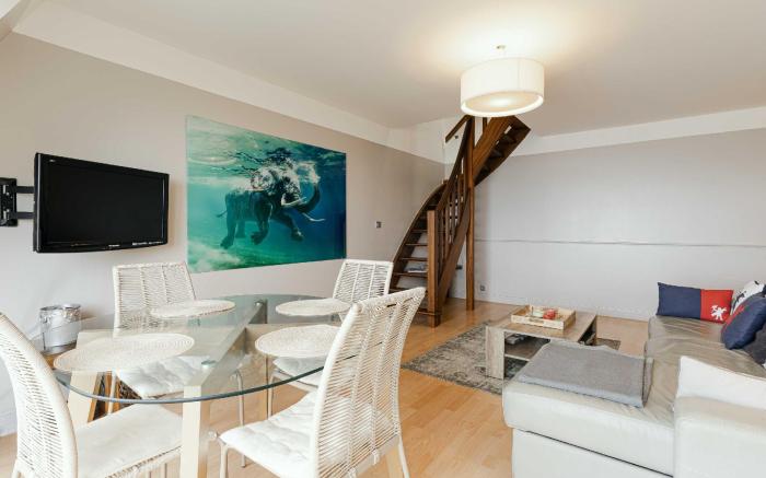 Duplex apartment with sea view and roof terrace