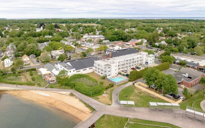 The Harbor Front Inn