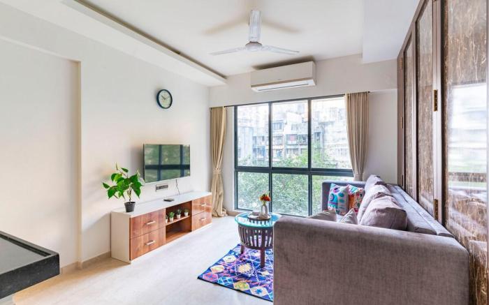 Cozy, Upscale 1 bhk Apt near BKC