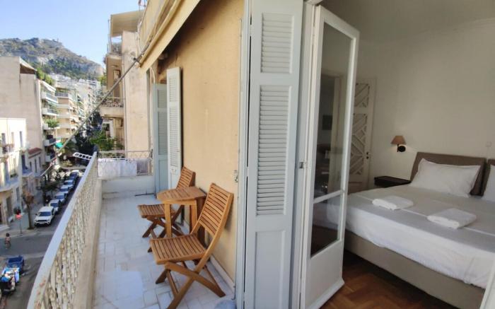 Stylish 1BR Apt with Retro Kitchen & View Balcony