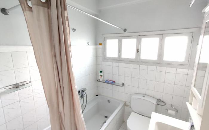 Stylish 1BR Apt with Retro Kitchen & View Balcony