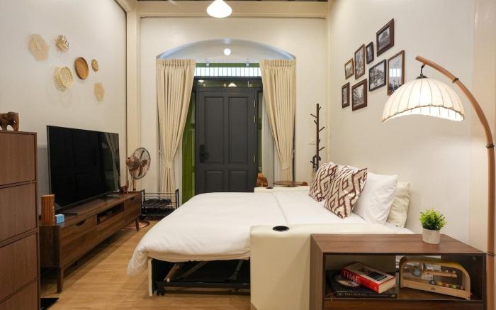 Historic 3BR+1SFB Chinatown MRT EntireHome 85SQM