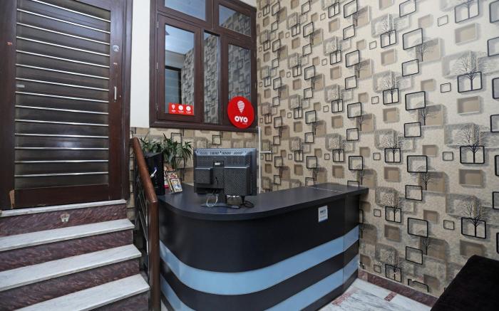 Hotel O Taj East Gate Metro Station Formerly Queen Palace