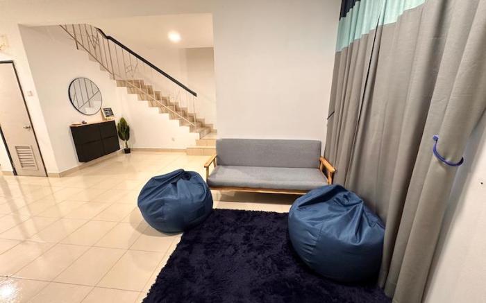 Casa Suria Homestay (Corner Lot + Full A/C + WiFi)