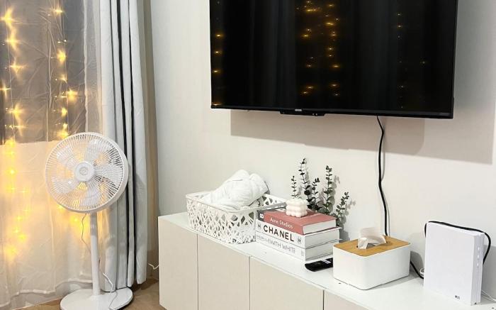 Chic condo unit near ADMU, Miriam, LRT Katipunan