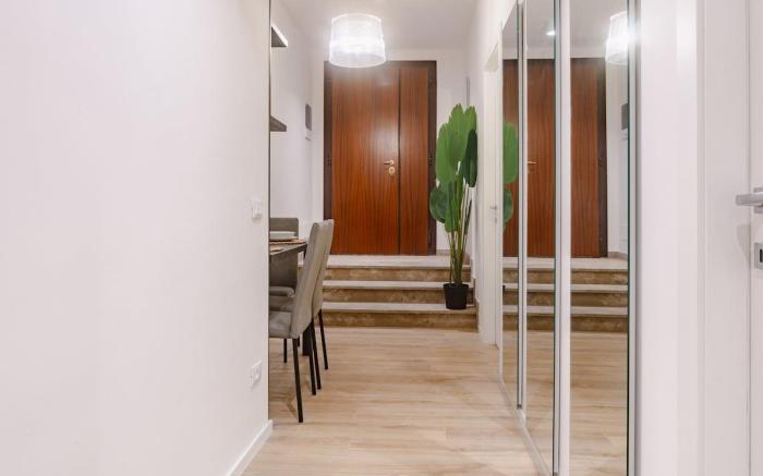 Bright & Modern 4 bedrooms Apartment in Center