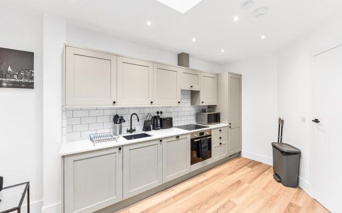 Modern 2 Bedroom Stay, Balcony, East Croydon