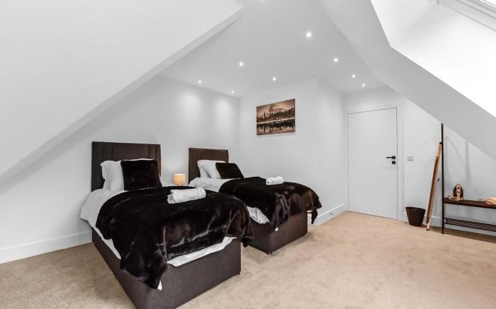 Modern 2 Bedroom Stay, Balcony, East Croydon