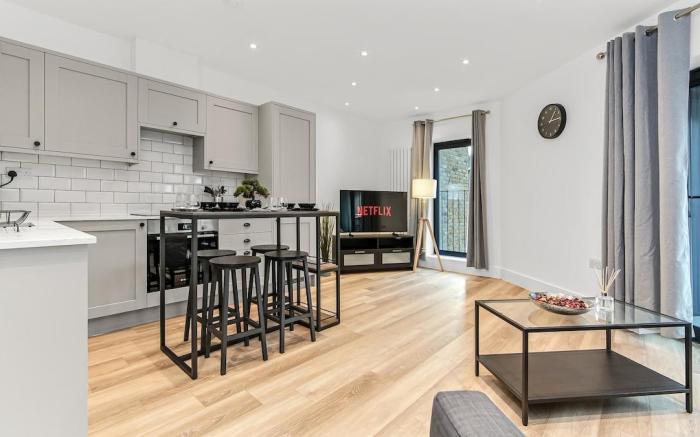 Modern 1 Bedroom Stay, Balcony, East Croydon