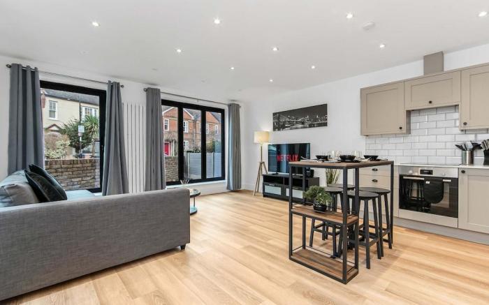 Modern 2 Bedroom Stay | 10Min Walk to East Croydon