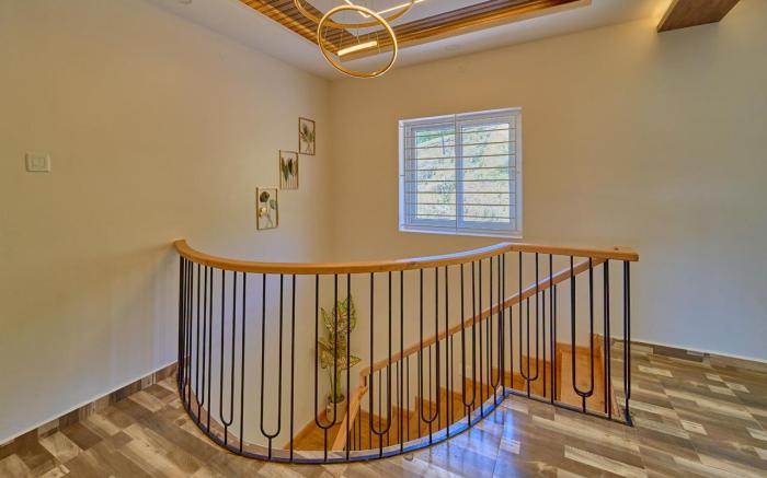 Vihani's Western Clouds by VOYE HOMES