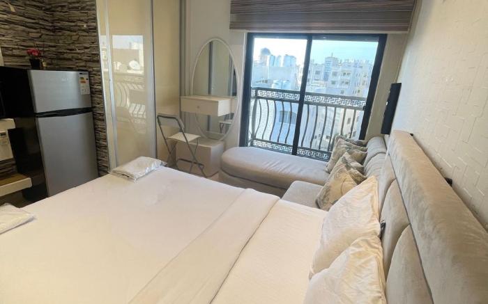 central tiny studio for rent 409