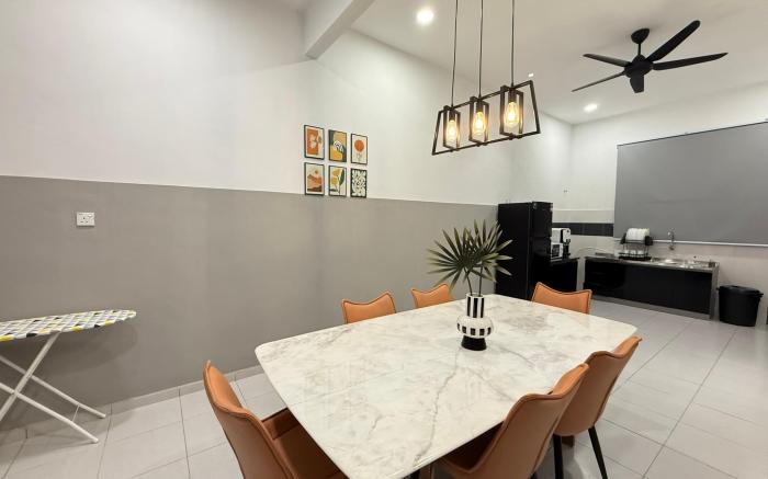 FunkyVila7 4BR 16PAX Near PantaiSepat,PoolTable